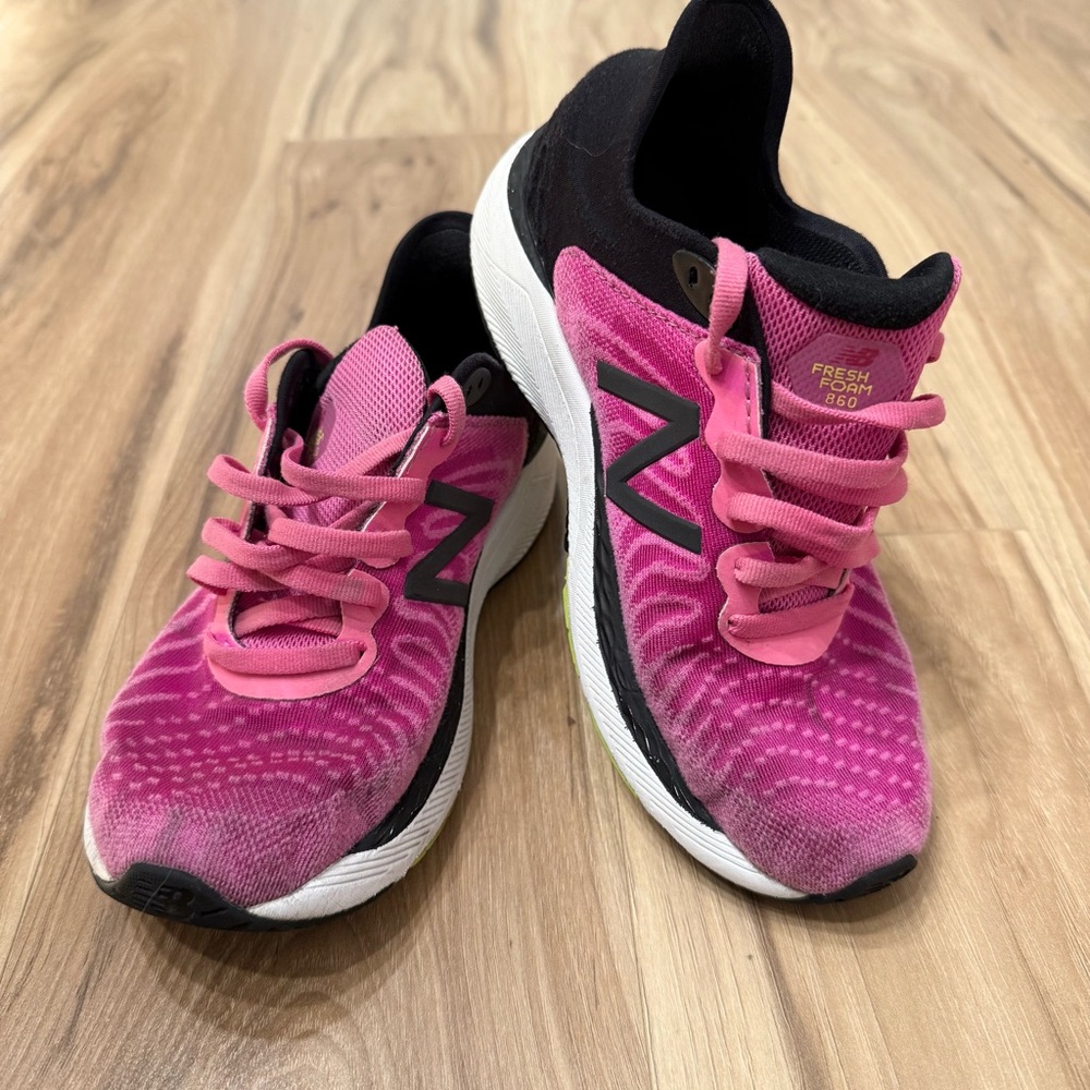 New Balance Girls Black and Pink Sneakers